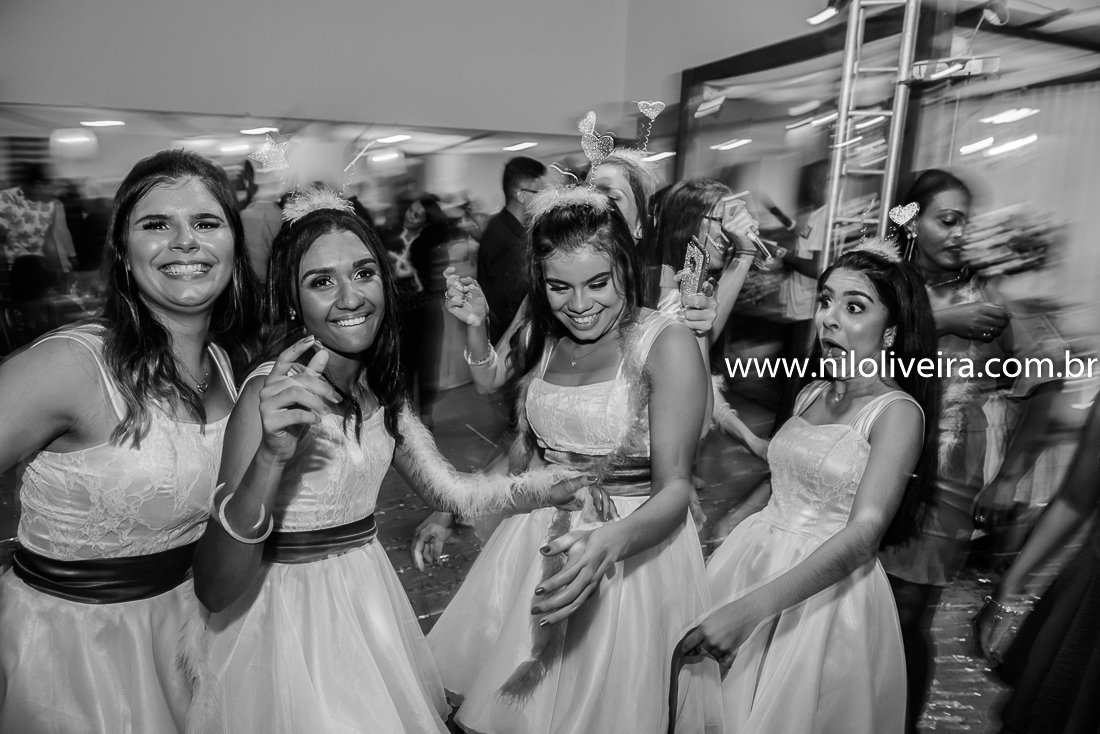 Fotógrafo de 15 anos Maceió Alagoas, decoração e Cerimonial Valoz e Silva, Buffet -Tony De cor, Banda e DJ Os Kafonas, Bolo Fábia Rocha, Lembrancinhas: Bm Artes Personalizadas, Oziel Telões, Vestido Aluvest, Salão de festas Clube dos Sargentos ASSMAL