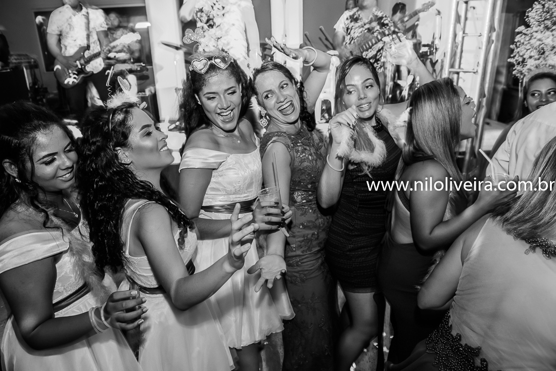 Fotógrafo de 15 anos Maceió Alagoas, decoração e Cerimonial Valoz e Silva, Buffet -Tony De cor, Banda e DJ Os Kafonas, Bolo Fábia Rocha, Lembrancinhas: Bm Artes Personalizadas, Oziel Telões, Vestido Aluvest, Salão de festas Clube dos Sargentos ASSMAL