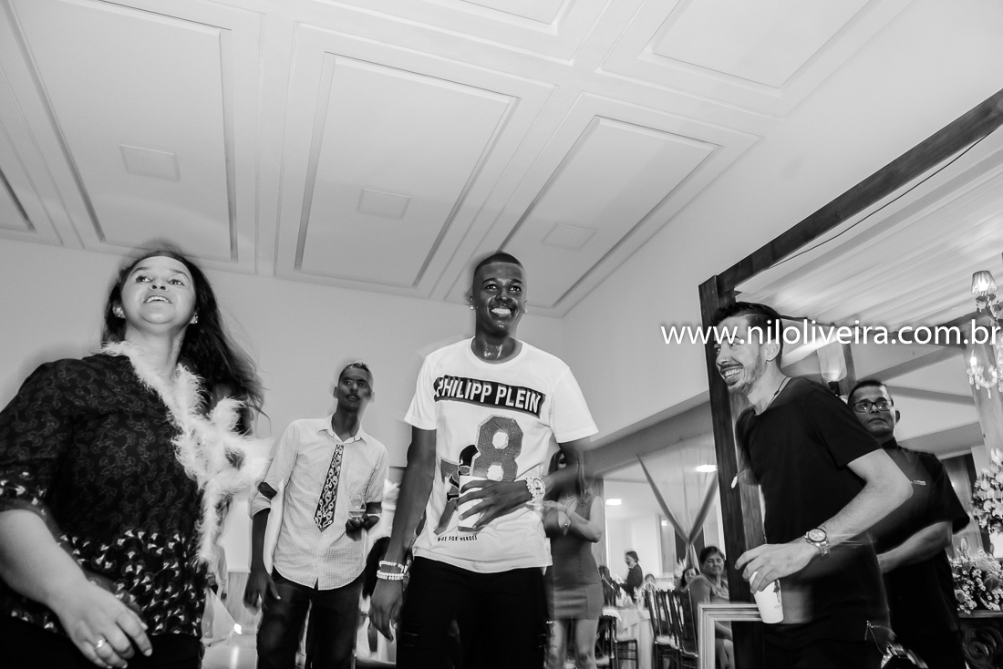 Fotógrafo de 15 anos Maceió Alagoas, decoração e Cerimonial Valoz e Silva, Buffet -Tony De cor, Banda e DJ Os Kafonas, Bolo Fábia Rocha, Lembrancinhas: Bm Artes Personalizadas, Oziel Telões, Vestido Aluvest, Salão de festas Clube dos Sargentos ASSMAL