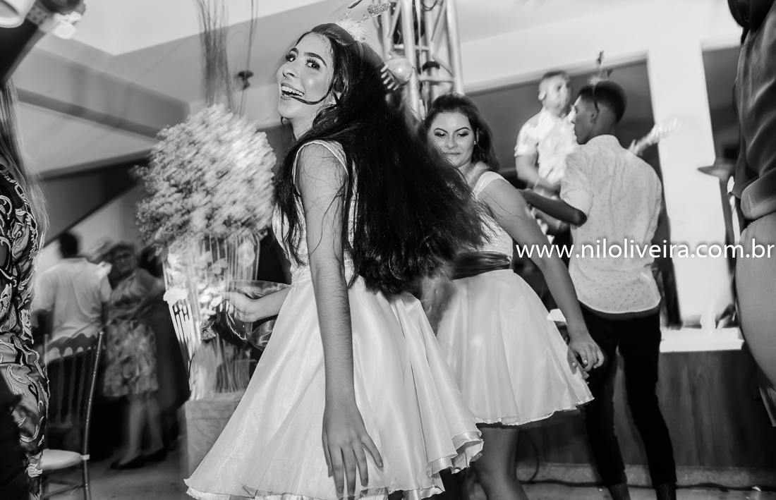 Fotógrafo de 15 anos Maceió Alagoas, decoração e Cerimonial Valoz e Silva, Buffet -Tony De cor, Banda e DJ Os Kafonas, Bolo Fábia Rocha, Lembrancinhas: Bm Artes Personalizadas, Oziel Telões, Vestido Aluvest, Salão de festas Clube dos Sargentos ASSMAL