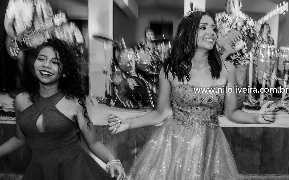 Fotógrafo de 15 anos Maceió Alagoas, decoração e Cerimonial Valoz e Silva, Buffet -Tony De cor, Banda e DJ Os Kafonas, Bolo Fábia Rocha, Lembrancinhas: Bm Artes Personalizadas, Oziel Telões, Vestido Aluvest, Salão de festas Clube dos Sargentos ASSMAL