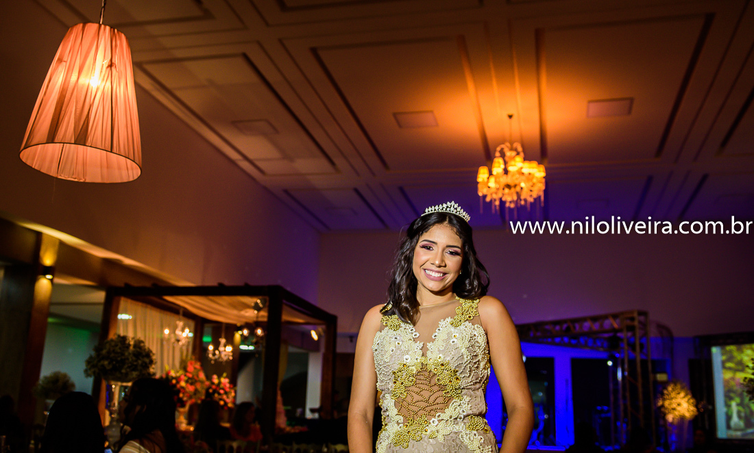 Fotógrafo de 15 anos Maceió Alagoas, decoração e Cerimonial Valoz e Silva, Buffet -Tony De cor, Banda e DJ Os Kafonas, Bolo Fábia Rocha, Lembrancinhas: Bm Artes Personalizadas, Oziel Telões, Vestido Aluvest, Salão de festas Clube dos Sargentos ASSMAL