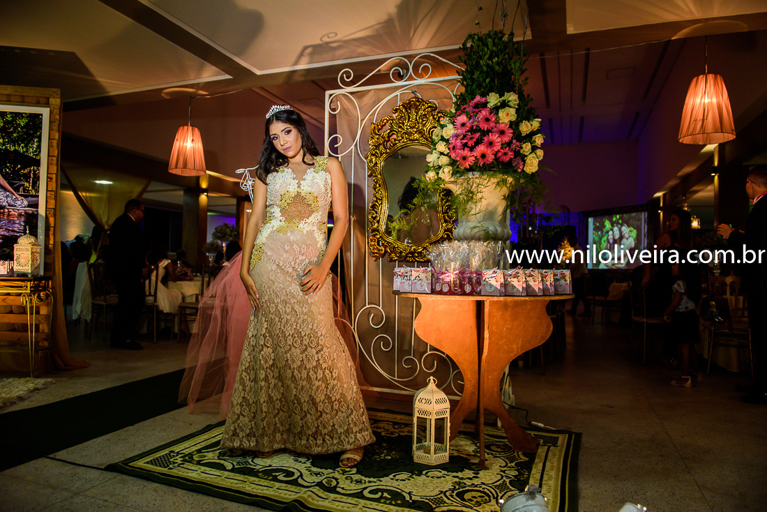 Fotógrafo de 15 anos Maceió Alagoas, decoração e Cerimonial Valoz e Silva, Buffet -Tony De cor, Banda e DJ Os Kafonas, Bolo Fábia Rocha, Lembrancinhas: Bm Artes Personalizadas, Oziel Telões, Vestido Aluvest, Salão de festas Clube dos Sargentos ASSMAL