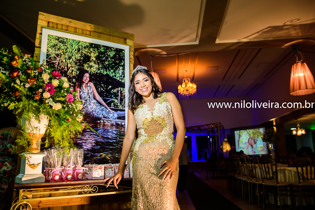 Fotógrafo de 15 anos Maceió Alagoas, decoração e Cerimonial Valoz e Silva, Buffet -Tony De cor, Banda e DJ Os Kafonas, Bolo Fábia Rocha, Lembrancinhas: Bm Artes Personalizadas, Oziel Telões, Vestido Aluvest, Salão de festas Clube dos Sargentos ASSMAL