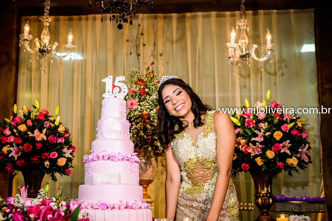 Fotógrafo de 15 anos Maceió Alagoas, decoração e Cerimonial Valoz e Silva, Buffet -Tony De cor, Banda e DJ Os Kafonas, Bolo Fábia Rocha, Lembrancinhas: Bm Artes Personalizadas, Oziel Telões, Vestido Aluvest, Salão de festas Clube dos Sargentos ASSMAL