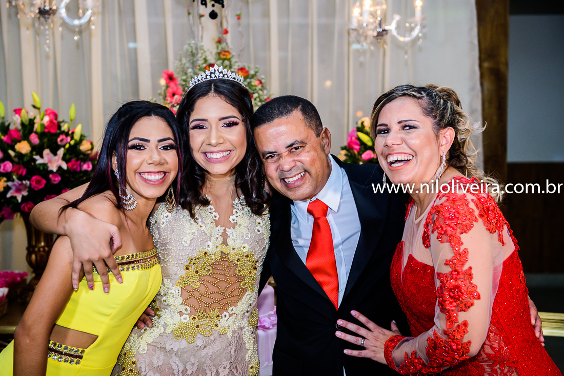 Fotógrafo de 15 anos Maceió Alagoas, decoração e Cerimonial Valoz e Silva, Buffet -Tony De cor, Banda e DJ Os Kafonas, Bolo Fábia Rocha, Lembrancinhas: Bm Artes Personalizadas, Oziel Telões, Vestido Aluvest, Salão de festas Clube dos Sargentos ASSMAL