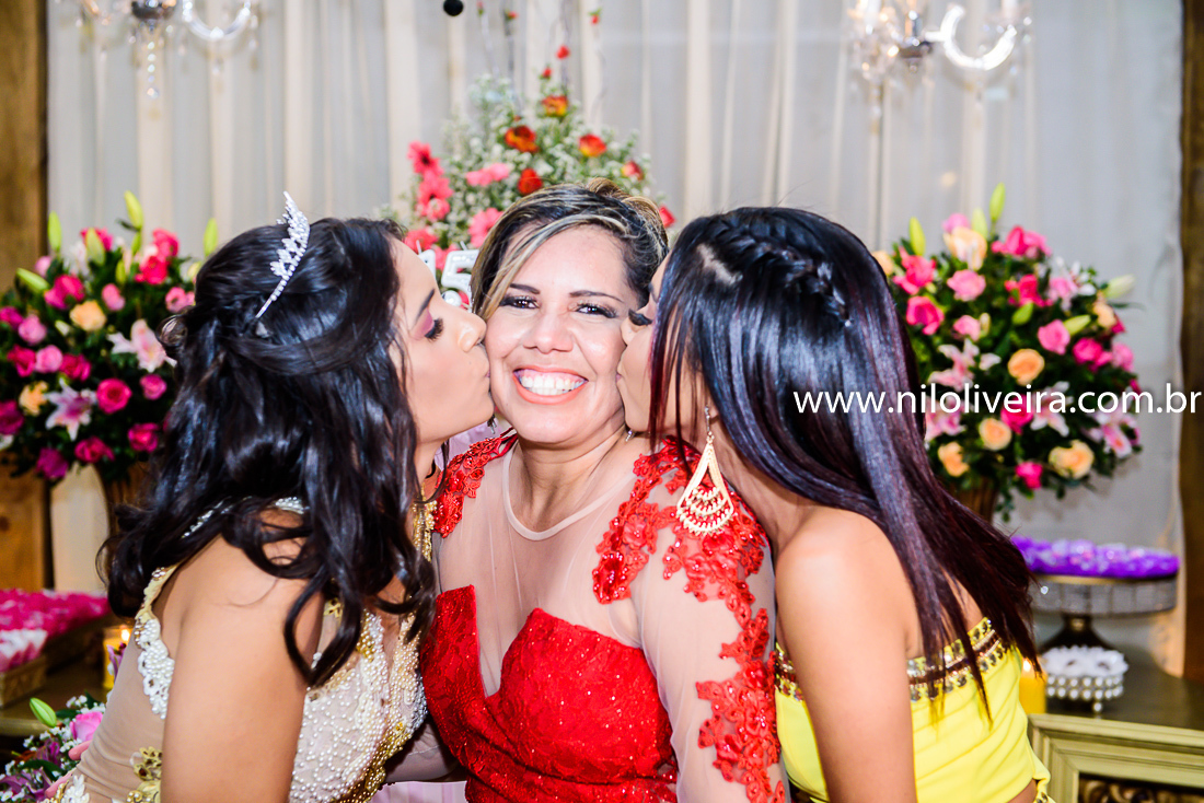 Fotógrafo de 15 anos Maceió Alagoas, decoração e Cerimonial Valoz e Silva, Buffet -Tony De cor, Banda e DJ Os Kafonas, Bolo Fábia Rocha, Lembrancinhas: Bm Artes Personalizadas, Oziel Telões, Vestido Aluvest, Salão de festas Clube dos Sargentos ASSMAL