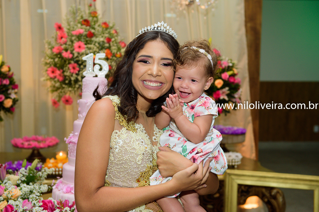 Fotógrafo de 15 anos Maceió Alagoas, decoração e Cerimonial Valoz e Silva, Buffet -Tony De cor, Banda e DJ Os Kafonas, Bolo Fábia Rocha, Lembrancinhas: Bm Artes Personalizadas, Oziel Telões, Vestido Aluvest, Salão de festas Clube dos Sargentos ASSMAL