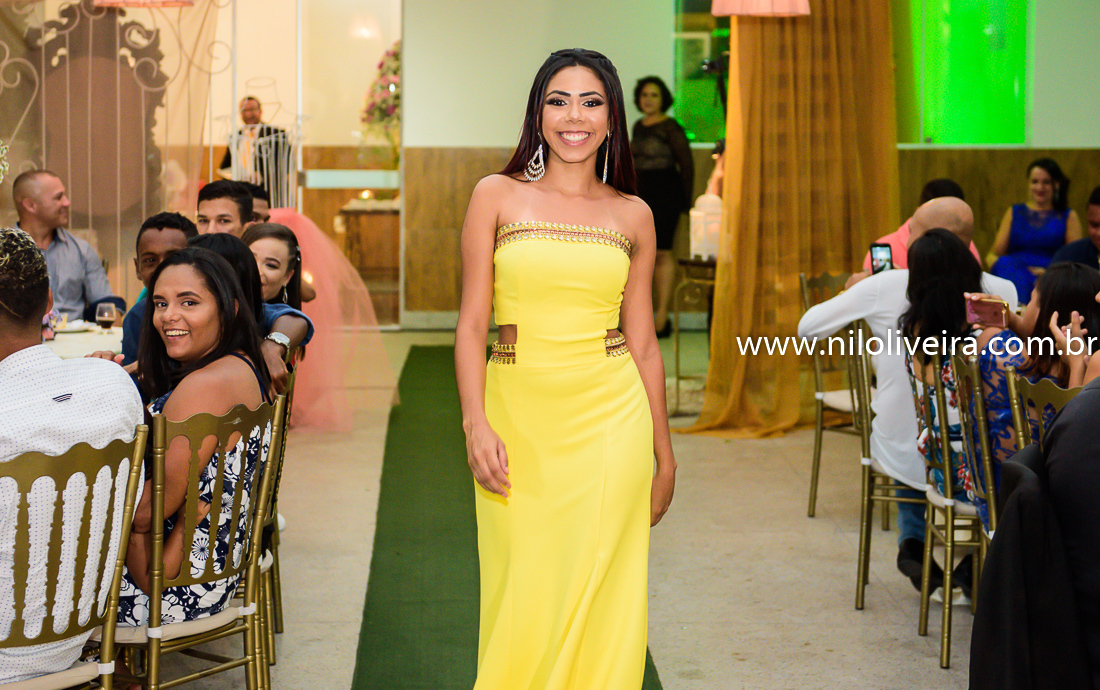 Fotógrafo de 15 anos Maceió Alagoas, decoração e Cerimonial Valoz e Silva, Buffet -Tony De cor, Banda e DJ Os Kafonas, Bolo Fábia Rocha, Lembrancinhas: Bm Artes Personalizadas, Oziel Telões, Vestido Aluvest, Salão de festas Clube dos Sargentos ASSMAL