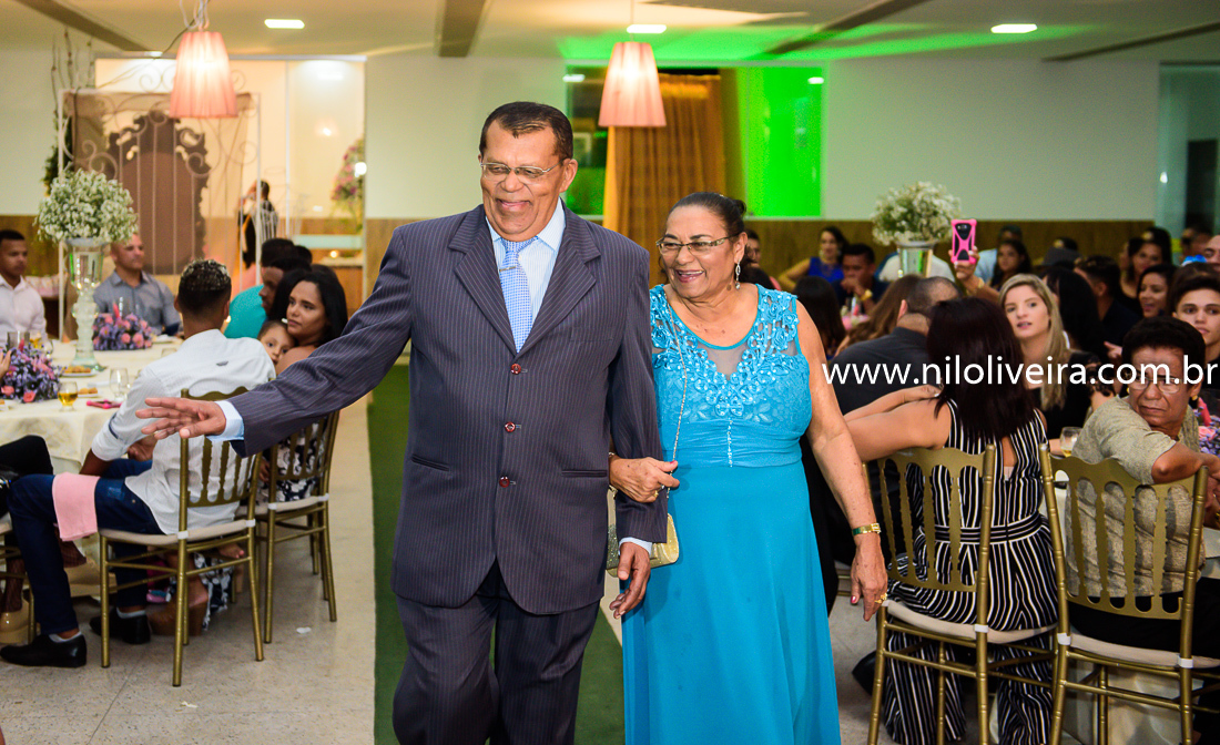 Fotógrafo de 15 anos Maceió Alagoas, decoração e Cerimonial Valoz e Silva, Buffet -Tony De cor, Banda e DJ Os Kafonas, Bolo Fábia Rocha, Lembrancinhas: Bm Artes Personalizadas, Oziel Telões, Vestido Aluvest, Salão de festas Clube dos Sargentos ASSMAL