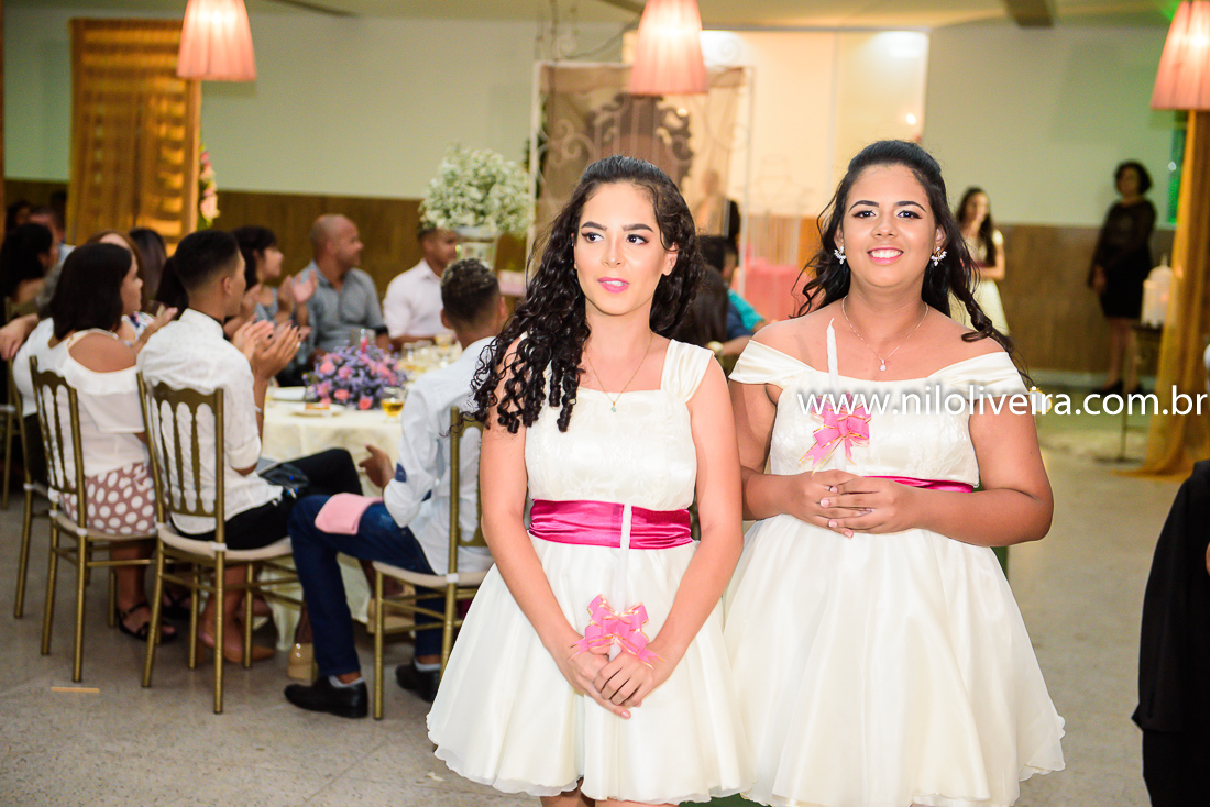 Fotógrafo de 15 anos Maceió Alagoas, decoração e Cerimonial Valoz e Silva, Buffet -Tony De cor, Banda e DJ Os Kafonas, Bolo Fábia Rocha, Lembrancinhas: Bm Artes Personalizadas, Oziel Telões, Vestido Aluvest, Salão de festas Clube dos Sargentos ASSMAL