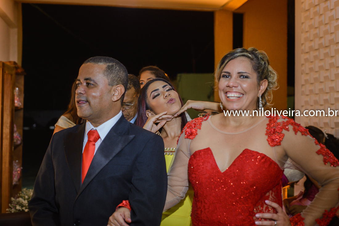 Fotógrafo de 15 anos Maceió Alagoas, decoração e Cerimonial Valoz e Silva, Buffet -Tony De cor, Banda e DJ Os Kafonas, Bolo Fábia Rocha, Lembrancinhas: Bm Artes Personalizadas, Oziel Telões, Vestido Aluvest, Salão de festas Clube dos Sargentos ASSMAL