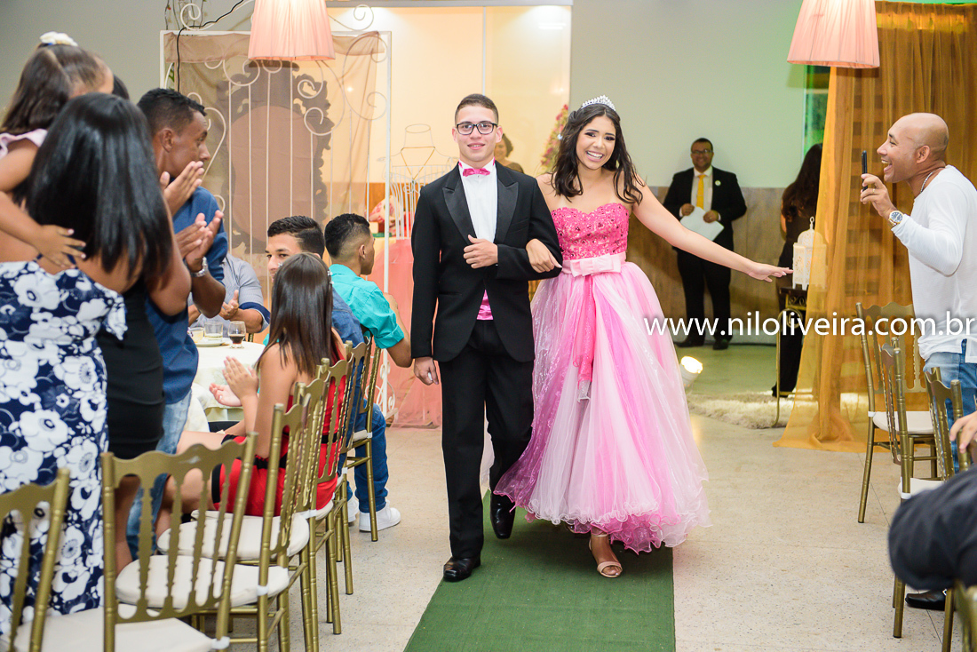 Fotógrafo de 15 anos Maceió Alagoas, decoração e Cerimonial Valoz e Silva, Buffet -Tony De cor, Banda e DJ Os Kafonas, Bolo Fábia Rocha, Lembrancinhas: Bm Artes Personalizadas, Oziel Telões, Vestido Aluvest, Salão de festas Clube dos Sargentos ASSMAL