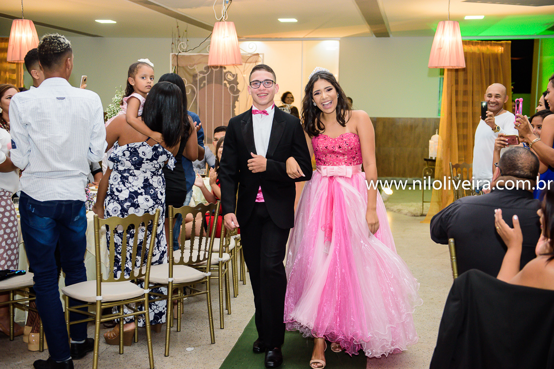 Fotógrafo de 15 anos Maceió Alagoas, decoração e Cerimonial Valoz e Silva, Buffet -Tony De cor, Banda e DJ Os Kafonas, Bolo Fábia Rocha, Lembrancinhas: Bm Artes Personalizadas, Oziel Telões, Vestido Aluvest, Salão de festas Clube dos Sargentos ASSMAL