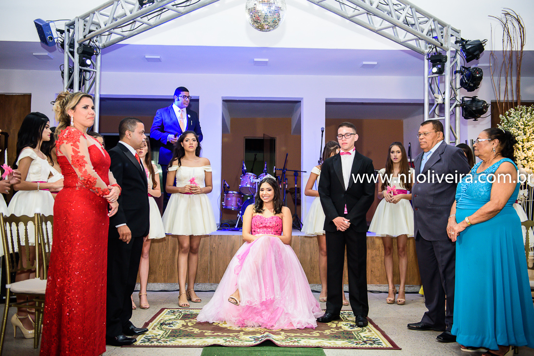 Fotógrafo de 15 anos Maceió Alagoas, decoração e Cerimonial Valoz e Silva, Buffet -Tony De cor, Banda e DJ Os Kafonas, Bolo Fábia Rocha, Lembrancinhas: Bm Artes Personalizadas, Oziel Telões, Vestido Aluvest, Salão de festas Clube dos Sargentos ASSMAL