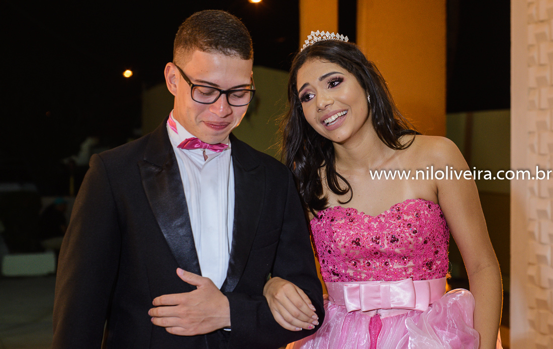 Fotógrafo de 15 anos Maceió Alagoas, decoração e Cerimonial Valoz e Silva, Buffet -Tony De cor, Banda e DJ Os Kafonas, Bolo Fábia Rocha, Lembrancinhas: Bm Artes Personalizadas, Oziel Telões, Vestido Aluvest, Salão de festas Clube dos Sargentos ASSMAL