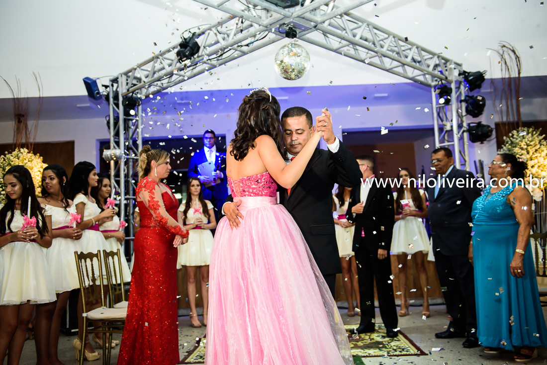 Fotógrafo de 15 anos Maceió Alagoas, decoração e Cerimonial Valoz e Silva, Buffet -Tony De cor, Banda e DJ Os Kafonas, Bolo Fábia Rocha, Lembrancinhas: Bm Artes Personalizadas, Oziel Telões, Vestido Aluvest, Salão de festas Clube dos Sargentos ASSMAL