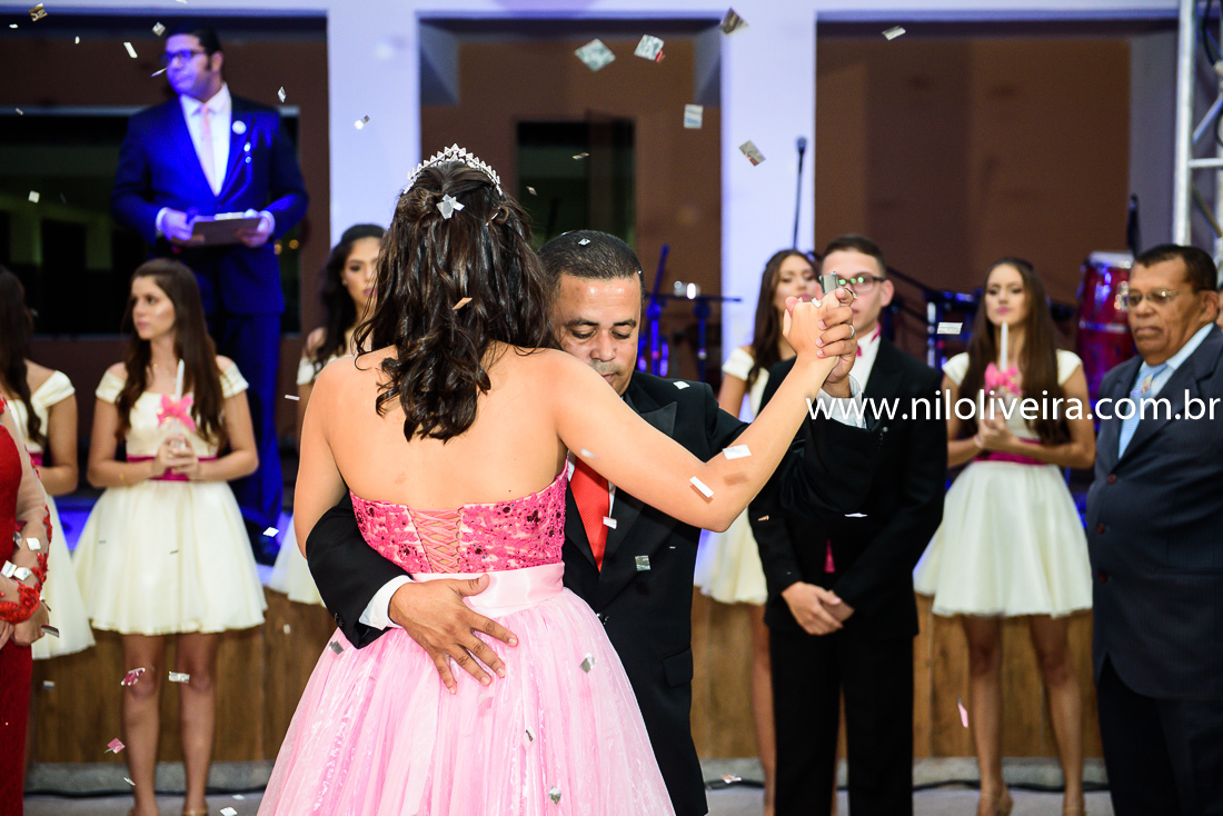 Fotógrafo de 15 anos Maceió Alagoas, decoração e Cerimonial Valoz e Silva, Buffet -Tony De cor, Banda e DJ Os Kafonas, Bolo Fábia Rocha, Lembrancinhas: Bm Artes Personalizadas, Oziel Telões, Vestido Aluvest, Salão de festas Clube dos Sargentos ASSMAL