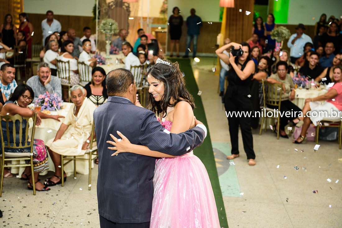 Fotógrafo de 15 anos Maceió Alagoas, decoração e Cerimonial Valoz e Silva, Buffet -Tony De cor, Banda e DJ Os Kafonas, Bolo Fábia Rocha, Lembrancinhas: Bm Artes Personalizadas, Oziel Telões, Vestido Aluvest, Salão de festas Clube dos Sargentos ASSMAL