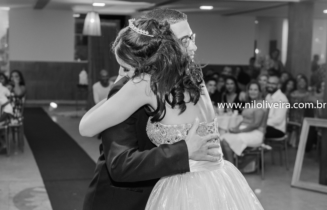 Fotógrafo de 15 anos Maceió Alagoas, decoração e Cerimonial Valoz e Silva, Buffet -Tony De cor, Banda e DJ Os Kafonas, Bolo Fábia Rocha, Lembrancinhas: Bm Artes Personalizadas, Oziel Telões, Vestido Aluvest, Salão de festas Clube dos Sargentos ASSMAL