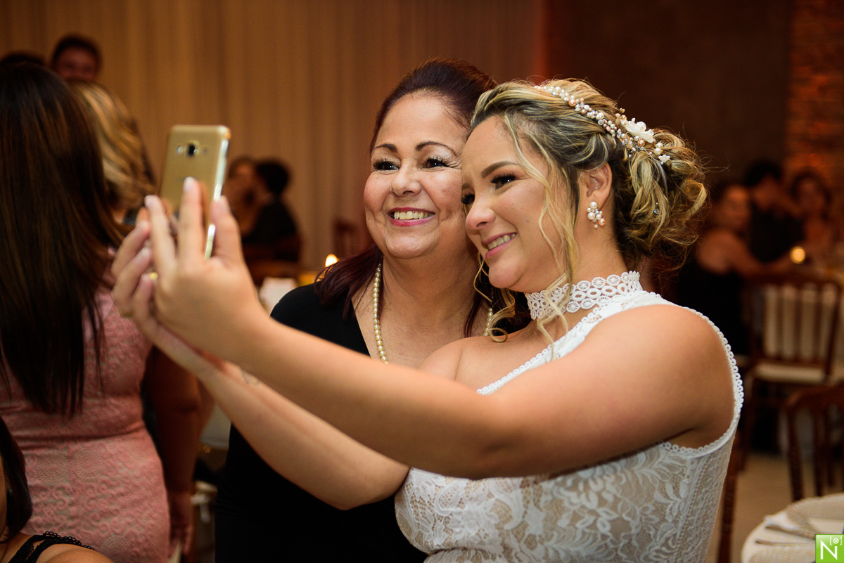 Igreja Nossa Senhora Nazaré, Wgoumert, Buffet Wgoumert, Cerimonial Kleanne Firemann, Arrazo Noivas, Chocola´j Cakes, Iluminação Cênica Equipamentos Flash, Dj Sax And Sounds, Fc Service Segurança
Bebidas Jambo Bebidas, Fotógrafo de casamento Al, Fotógrafo 