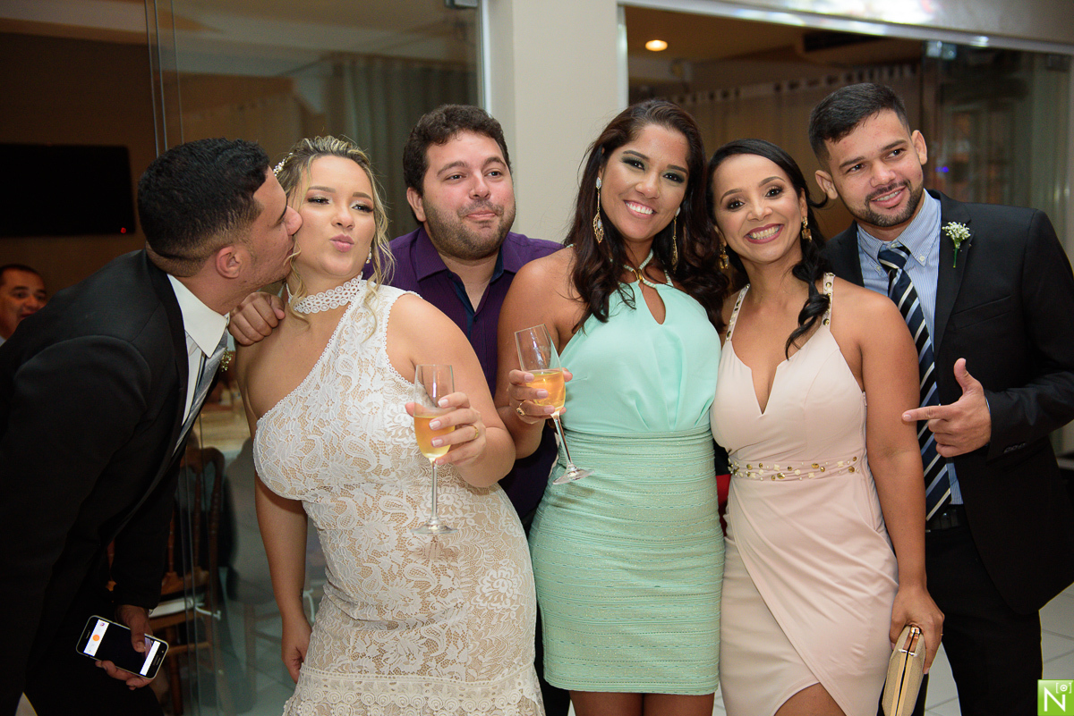 Igreja Nossa Senhora Nazaré, Wgoumert, Buffet Wgoumert, Cerimonial Kleanne Firemann, Arrazo Noivas, Chocola´j Cakes, Iluminação Cênica Equipamentos Flash, Dj Sax And Sounds, Fc Service Segurança
Bebidas Jambo Bebidas, Fotógrafo de casamento Al, Fotógrafo 