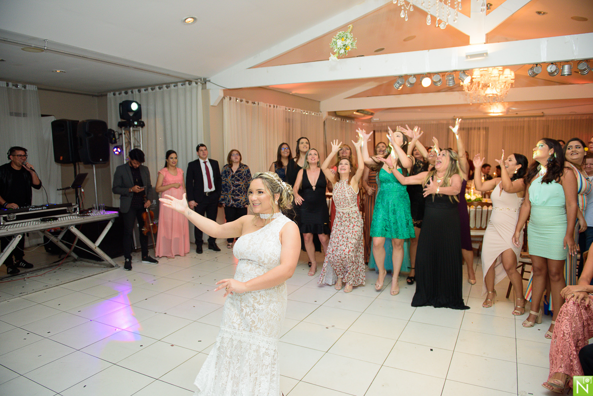 Igreja Nossa Senhora Nazaré, Wgoumert, Buffet Wgoumert, Cerimonial Kleanne Firemann, Arrazo Noivas, Chocola´j Cakes, Iluminação Cênica Equipamentos Flash, Dj Sax And Sounds, Fc Service Segurança
Bebidas Jambo Bebidas, Fotógrafo de casamento Al, Fotógrafo 