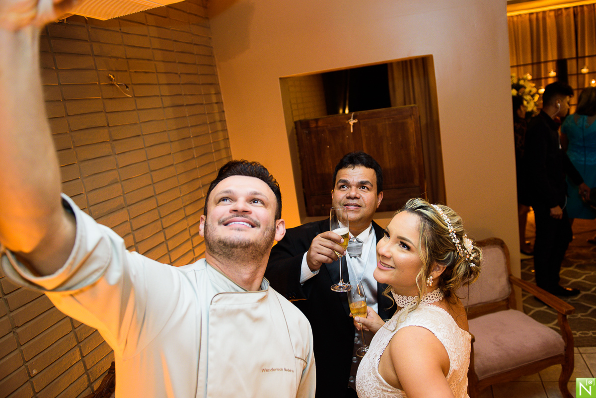 Igreja Nossa Senhora Nazaré, Wgoumert, Buffet Wgoumert, Cerimonial Kleanne Firemann, Arrazo Noivas, Chocola´j Cakes, Iluminação Cênica Equipamentos Flash, Dj Sax And Sounds, Fc Service Segurança
Bebidas Jambo Bebidas, Fotógrafo de casamento Al, Fotógrafo 