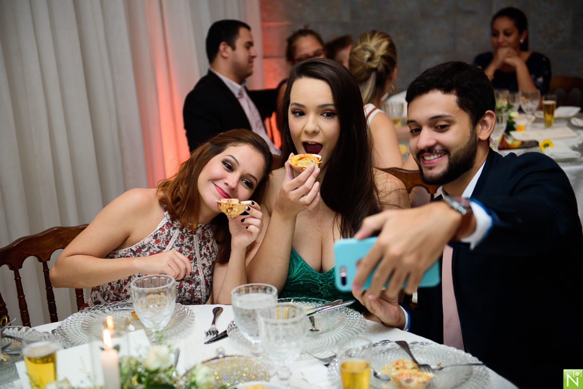 Igreja Nossa Senhora Nazaré, Wgoumert, Buffet Wgoumert, Cerimonial Kleanne Firemann, Arrazo Noivas, Chocola´j Cakes, Iluminação Cênica Equipamentos Flash, Dj Sax And Sounds, Fc Service Segurança
Bebidas Jambo Bebidas, Fotógrafo de casamento Al, Fotógrafo 