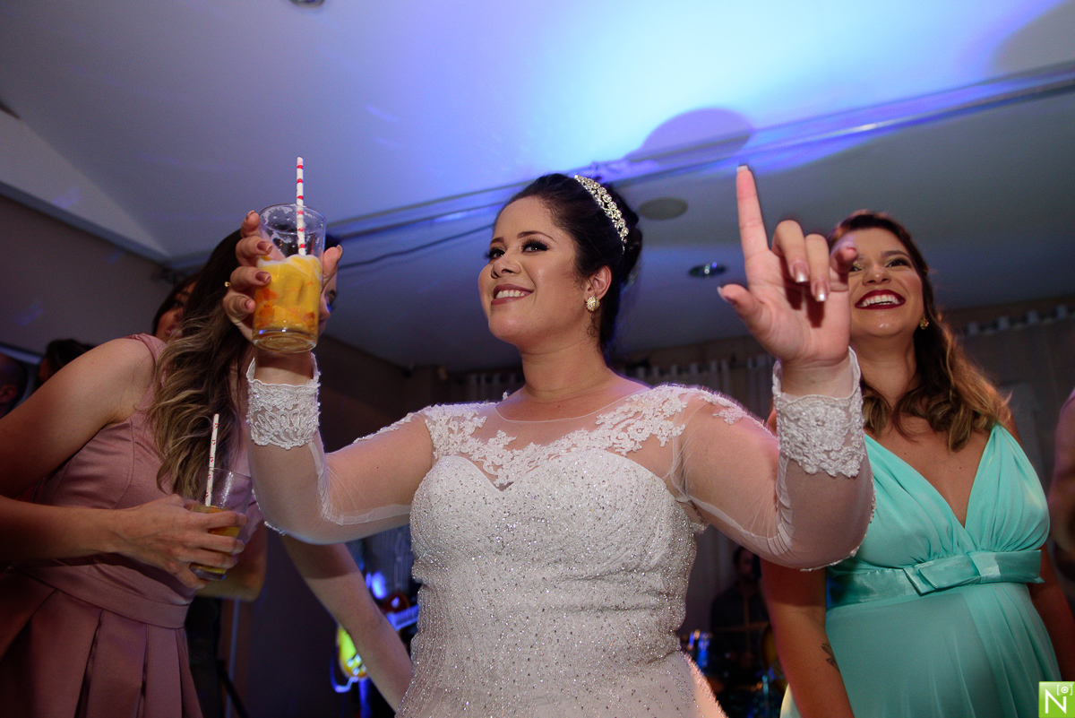 Cerimonia e Recepção: Picui, Wgoumert, Buffet Wgoumert, Arrazo Noivas, Banda: Som de Vinil mcz, DJ: Saulo Richard, Make e Hair: Aninha Lyra, 
Traje noivo: Vert Rouge Sophistige, Fotógrafo de casamento Al,
