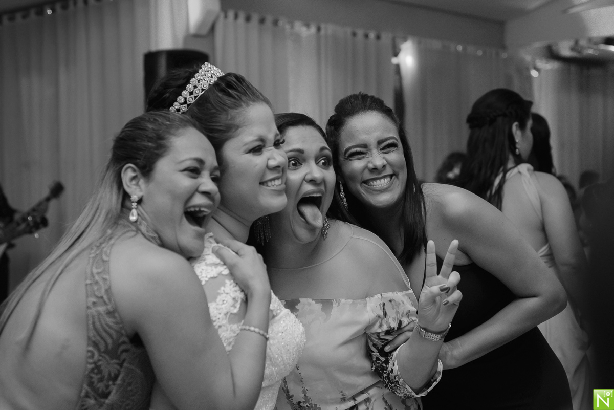 Cerimonia e Recepção: Picui, Wgoumert, Buffet Wgoumert, Arrazo Noivas, Banda: Som de Vinil mcz, DJ: Saulo Richard, Make e Hair: Aninha Lyra, 
Traje noivo: Vert Rouge Sophistige, Fotógrafo de casamento Al,
