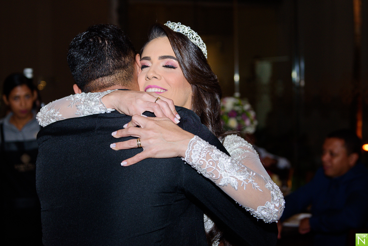 Fotógrafo de casamento Al, Igreja Santa Catarina de Labouré, Recepção e Buffet: Sabatelli, Manu Toledo, Paulo Lemer, Make Luana Souza, Hair Janaína Cabelos, Alfa Cerimonial, Vert  Rouge, DJ Alan Dias, Decoração Aline Chaves, Joseane bem Casados, Bolo Deli