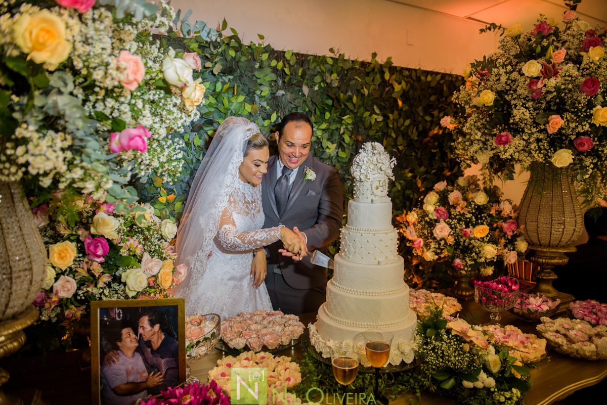 Cerimônia e recepção na Igreja Batista El Shaddai, Lili Lemos Cerimonial, Buffet Destak, Make: Thais Damásio, Iluminação Tech Solução, Buffet Destak, Móveis Garrote
Decoradora Nazedy, Vestido Neide Freire, Fotógrafo de casamento Maceió, Fotógrafo Maceió, 