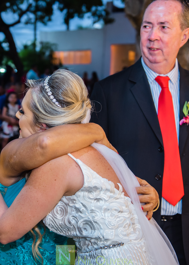 Fotógrafo de casamento Maceió, Cerimônia e Recepção Espaço Agenda, Decoração Isis Reis Decor, Vivi Araújo Assessoria, Flores mais Buquê, Vestido da Noiva I Love Vestidos, Buffet Ana Costas, Música para Casamentos Grupo Pra Sonhar, Sowbar Itinerante