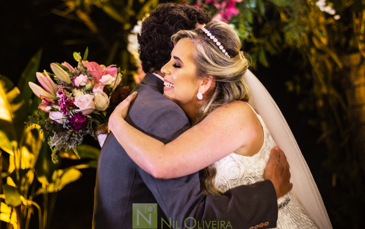 Fotógrafo de casamento Maceió, Cerimônia e Recepção Espaço Agenda, Decoração Isis Reis Decor, Vivi Araújo Assessoria, Flores mais Buquê, Vestido da Noiva I Love Vestidos, Buffet Ana Costas, Música para Casamentos Grupo Pra Sonhar, Sowbar Itinerante