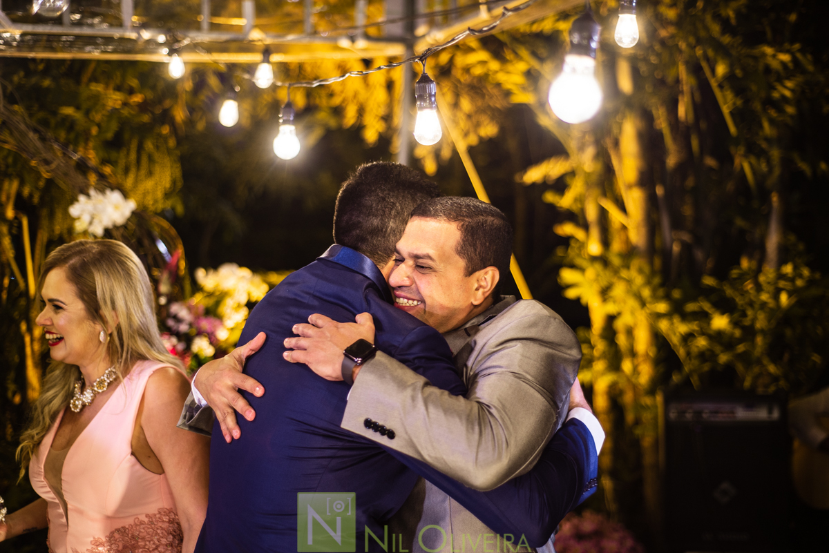 Fotógrafo de casamento Maceió, Cerimônia e Recepção Espaço Agenda, Decoração Isis Reis Decor, Vivi Araújo Assessoria, Flores mais Buquê, Vestido da Noiva I Love Vestidos, Buffet Ana Costas, Música para Casamentos Grupo Pra Sonhar, Sowbar Itinerante