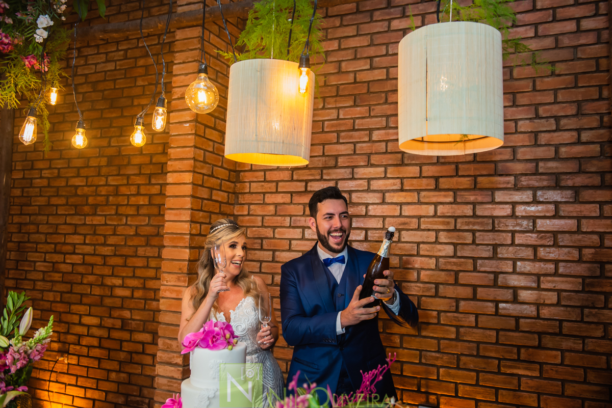 Fotógrafo de casamento Maceió, Cerimônia e Recepção Espaço Agenda, Decoração Isis Reis Decor, Vivi Araújo Assessoria, Flores mais Buquê, Vestido da Noiva I Love Vestidos, Buffet Ana Costas, Música para Casamentos Grupo Pra Sonhar, Sowbar Itinerante