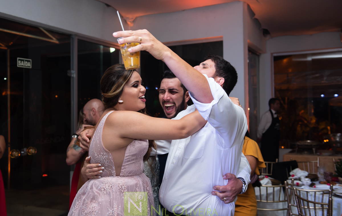 Fotógrafo de casamento Maceió, Cerimônia e Recepção Espaço Agenda, Decoração Isis Reis Decor, Vivi Araújo Assessoria, Flores mais Buquê, Vestido da Noiva I Love Vestidos, Buffet Ana Costas, Música para Casamentos Grupo Pra Sonhar, Sowbar Itinerante