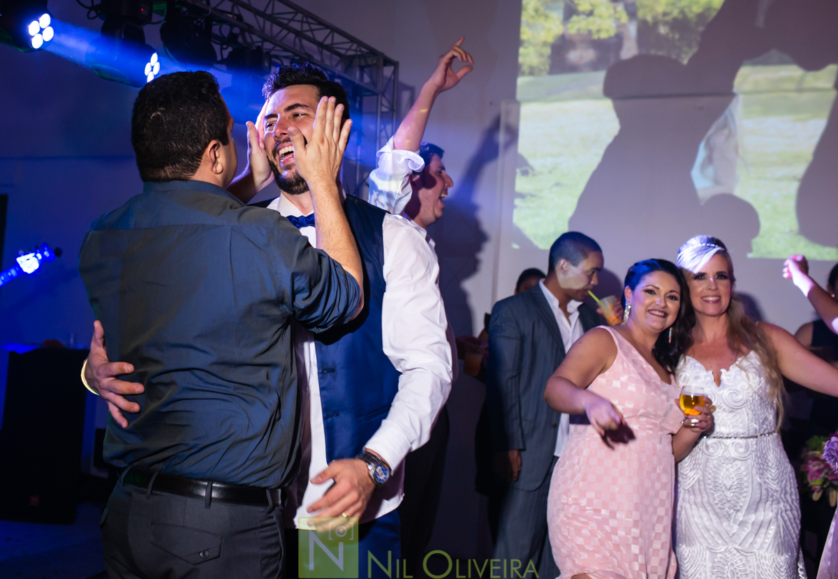 Fotógrafo de casamento Maceió, Cerimônia e Recepção Espaço Agenda, Decoração Isis Reis Decor, Vivi Araújo Assessoria, Flores mais Buquê, Vestido da Noiva I Love Vestidos, Buffet Ana Costas, Música para Casamentos Grupo Pra Sonhar, Sowbar Itinerante