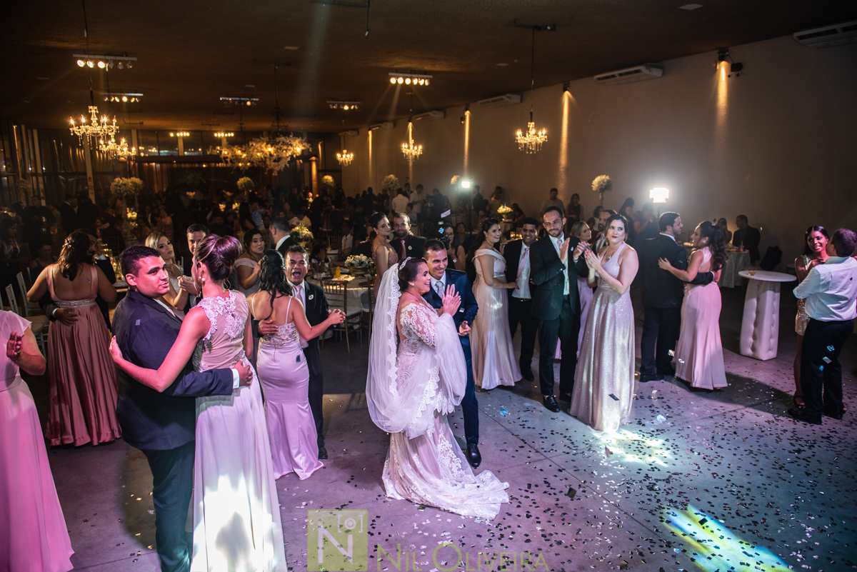 Recepção: Chez Marie, Rec Cerimonial, Decoração Jackson Júnior e Geraldo Barros, Cicero bolos Artísticos, Bem Casados Niedja Belo, Caipfruta Drinks, Locatto Móveis, Star Iluminação Cênica, Jambo Bebidas, Neide Freire, Make Luana Souza, Penteados da Deyse,