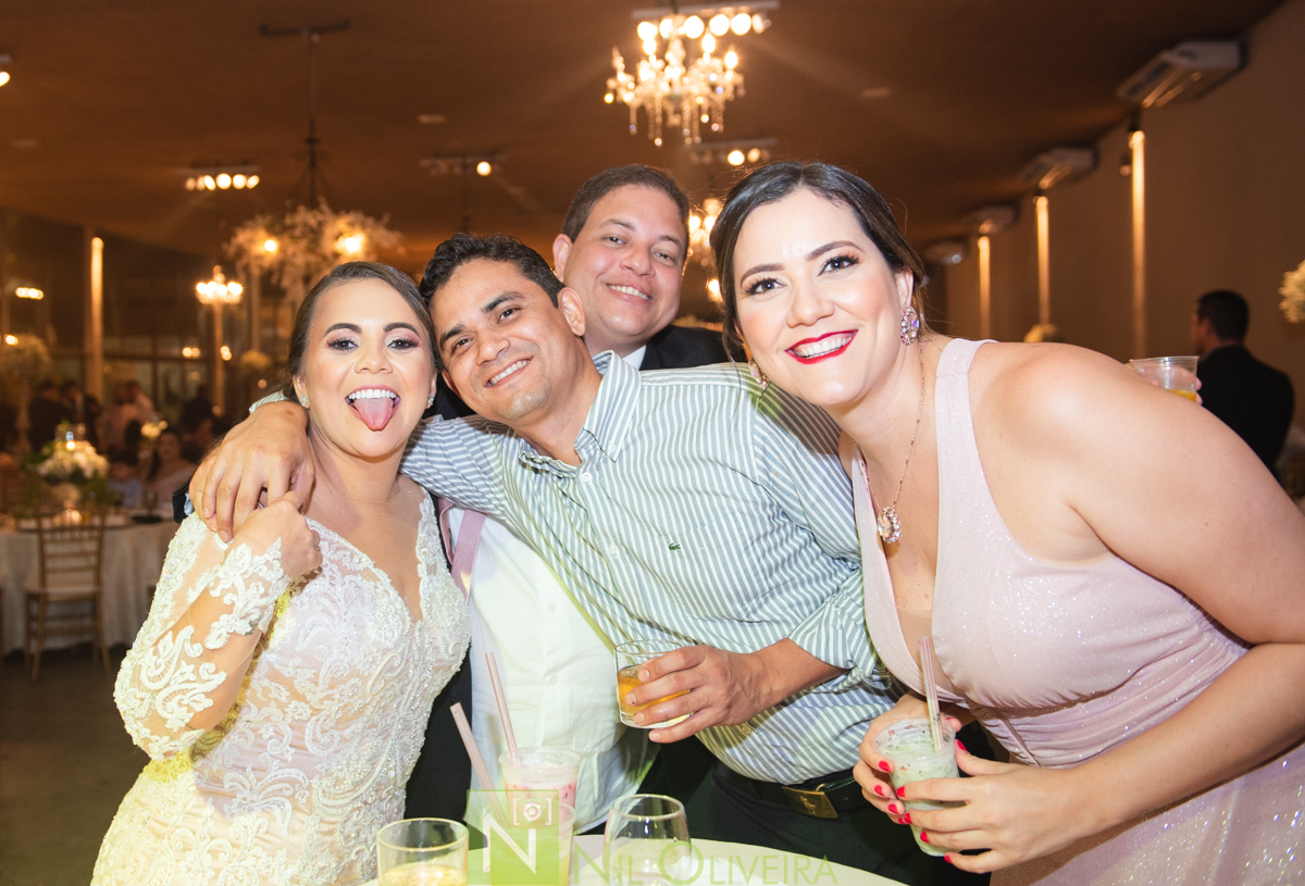 Recepção: Chez Marie, Rec Cerimonial, Decoração Jackson Júnior e Geraldo Barros, Cicero bolos Artísticos, Bem Casados Niedja Belo, Caipfruta Drinks, Locatto Móveis, Star Iluminação Cênica, Jambo Bebidas, Neide Freire, Make Luana Souza, Penteados da Deyse,