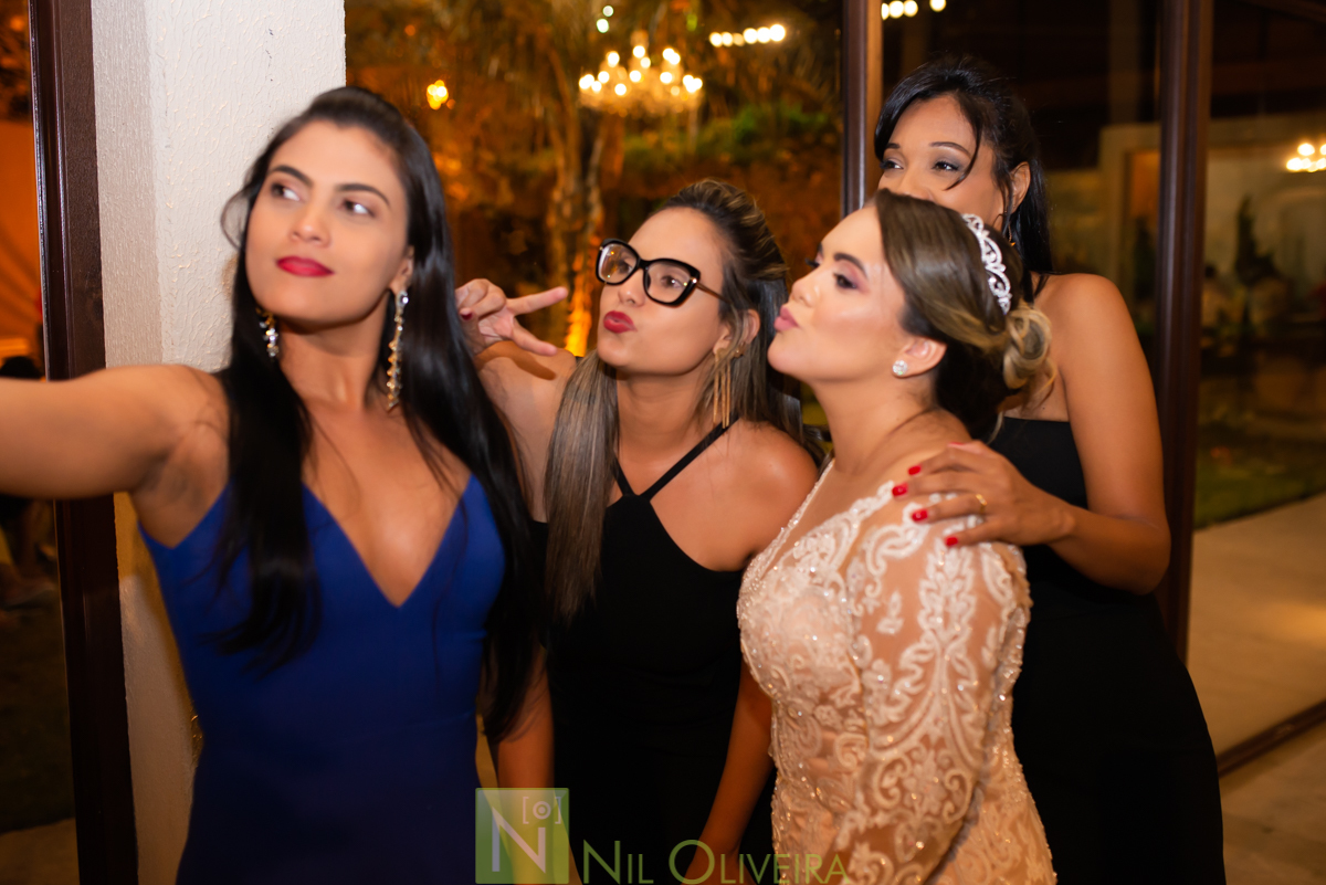 Recepção: Chez Marie, Rec Cerimonial, Decoração Jackson Júnior e Geraldo Barros, Cicero bolos Artísticos, Bem Casados Niedja Belo, Caipfruta Drinks, Locatto Móveis, Star Iluminação Cênica, Jambo Bebidas, Neide Freire, Make Luana Souza, Penteados da Deyse,