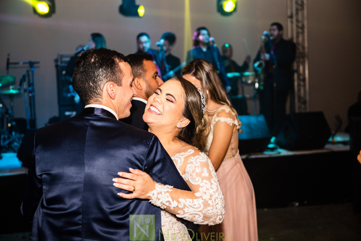 Recepção: Chez Marie, Rec Cerimonial, Decoração Jackson Júnior e Geraldo Barros, Cicero bolos Artísticos, Bem Casados Niedja Belo, Caipfruta Drinks, Locatto Móveis, Star Iluminação Cênica, Jambo Bebidas, Neide Freire, Make Luana Souza, Penteados da Deyse,