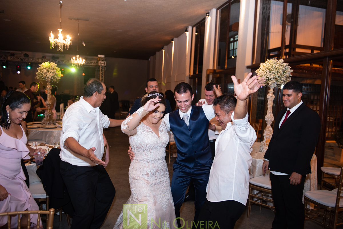 Recepção: Chez Marie, Rec Cerimonial, Decoração Jackson Júnior e Geraldo Barros, Cicero bolos Artísticos, Bem Casados Niedja Belo, Caipfruta Drinks, Locatto Móveis, Star Iluminação Cênica, Jambo Bebidas, Neide Freire, Make Luana Souza, Penteados da Deyse,