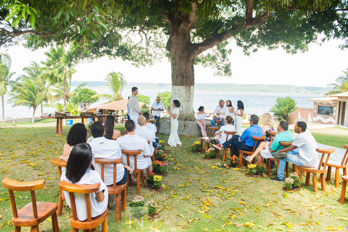 Local: @euquerosossego 
Vestido: @dita.oficial
Buquê: @cetin.acessoriosdenoiva
Bolo e doces: @brigadeiro.e.cia
Decoração e lembrancinhas : @ateliecriarte_