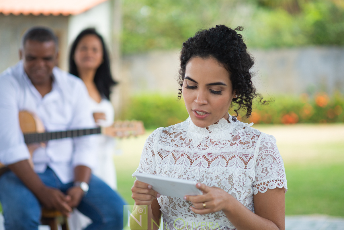 Local: @euquerosossego 
Vestido: @dita.oficial
Buquê: @cetin.acessoriosdenoiva
Bolo e doces: @brigadeiro.e.cia
Decoração e lembrancinhas : @ateliecriarte_