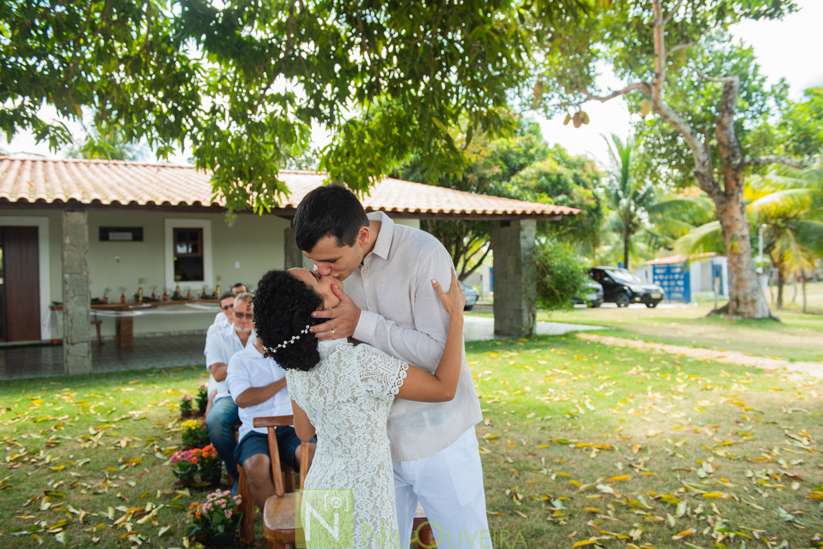 Local: @euquerosossego 
Vestido: @dita.oficial
Buquê: @cetin.acessoriosdenoiva
Bolo e doces: @brigadeiro.e.cia
Decoração e lembrancinhas : @ateliecriarte_