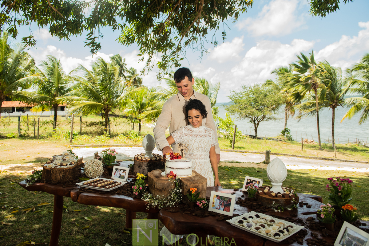 Local: @euquerosossego 
Vestido: @dita.oficial
Buquê: @cetin.acessoriosdenoiva
Bolo e doces: @brigadeiro.e.cia
Decoração e lembrancinhas : @ateliecriarte_