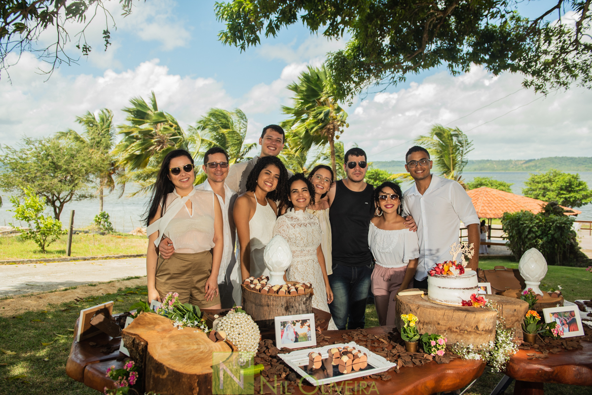 Local: @euquerosossego 
Vestido: @dita.oficial
Buquê: @cetin.acessoriosdenoiva
Bolo e doces: @brigadeiro.e.cia
Decoração e lembrancinhas : @ateliecriarte_