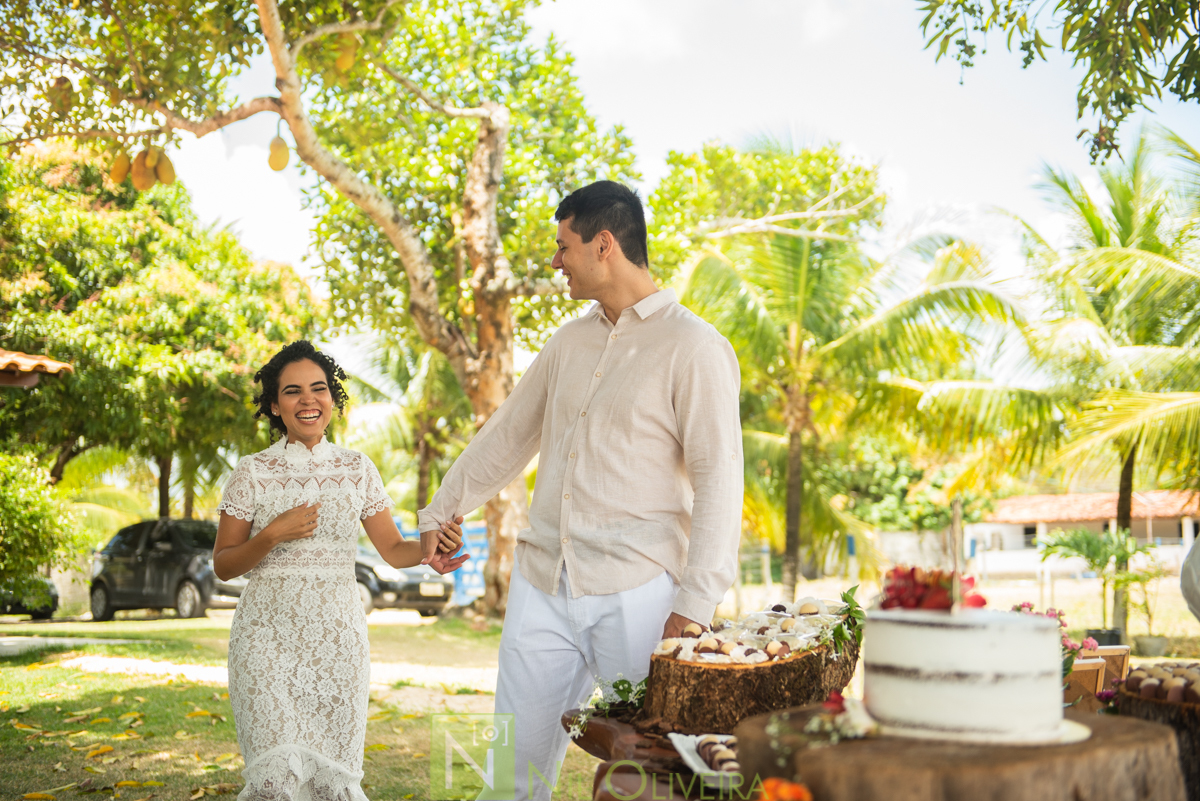 Local: @euquerosossego 
Vestido: @dita.oficial
Buquê: @cetin.acessoriosdenoiva
Bolo e doces: @brigadeiro.e.cia
Decoração e lembrancinhas : @ateliecriarte_